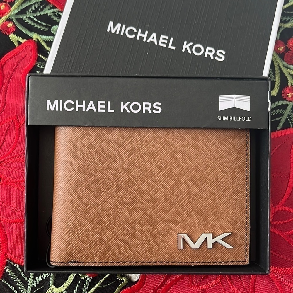 Brand New Michael Kors Genuine Leather Luggage Slim Billfold Wallet Metal Logo